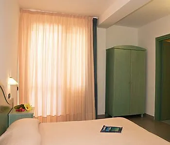 Hotel Cala Dei Pini 3*