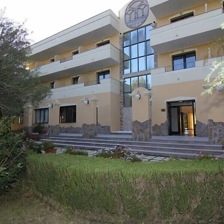 Hotel Cala Dei Pini 3*