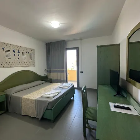 Cala Dei Pini Hotel 3*