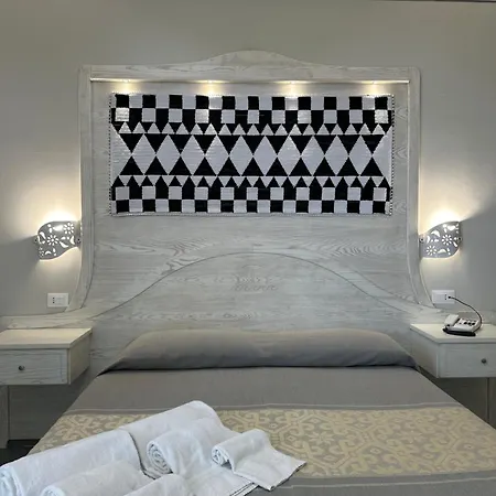 Hotel Cala Dei Pini 3*