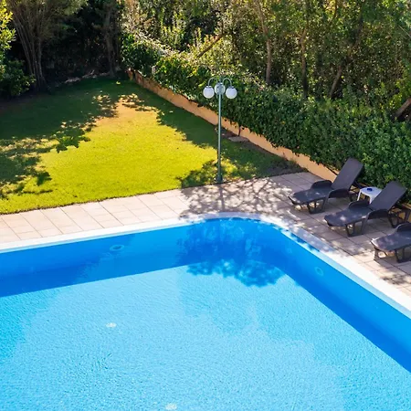 Hotel Cala Dei Pini 3*