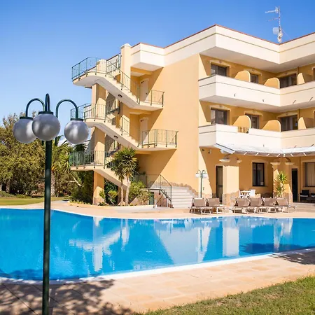 Hotel Cala Dei Pini 3*