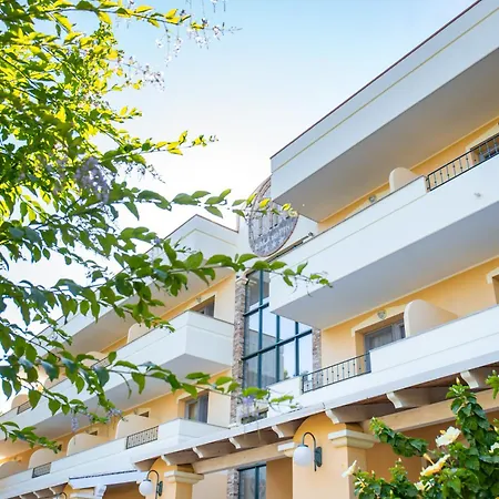 Hotel Cala Dei Pini 3*