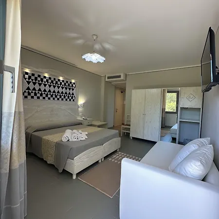 Cala Dei Pini Hotel 3*
