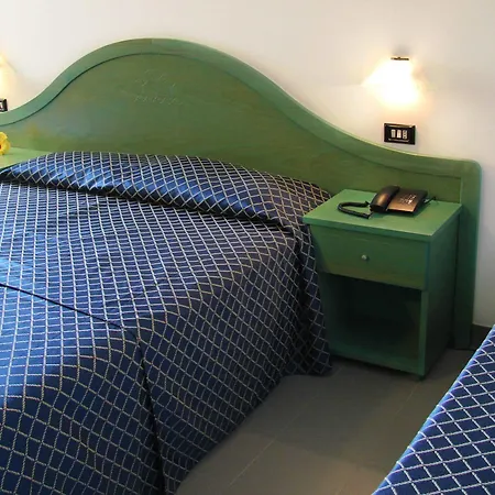 Hotel Cala Dei Pini 3*